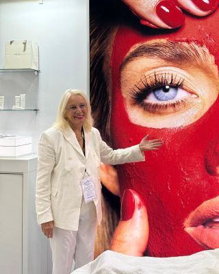 👑 Když se řekne peeling, říká se její jméno – Christina Miriam Zehavi. Právem se jí říká „královna peelingu“ a značka...