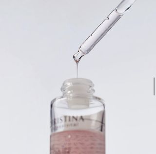 💧 Každá kapka = dávka hydratace a regenerace. Lehká textura, rychlé vstřebání a okamžitý efekt svěží, zářivé pleti. 🌸...